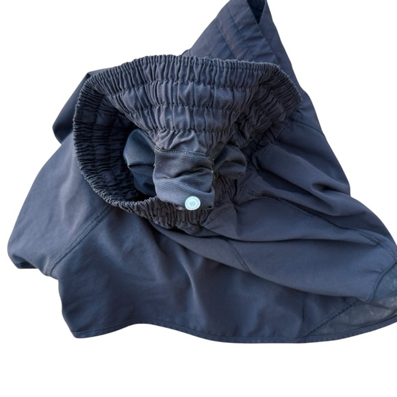 Lululemon Hotty Hot High Rise 2.5” Shorts Size 10 - Picture 4 of 4